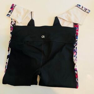 GAP floral . Black. White  leggings Size small